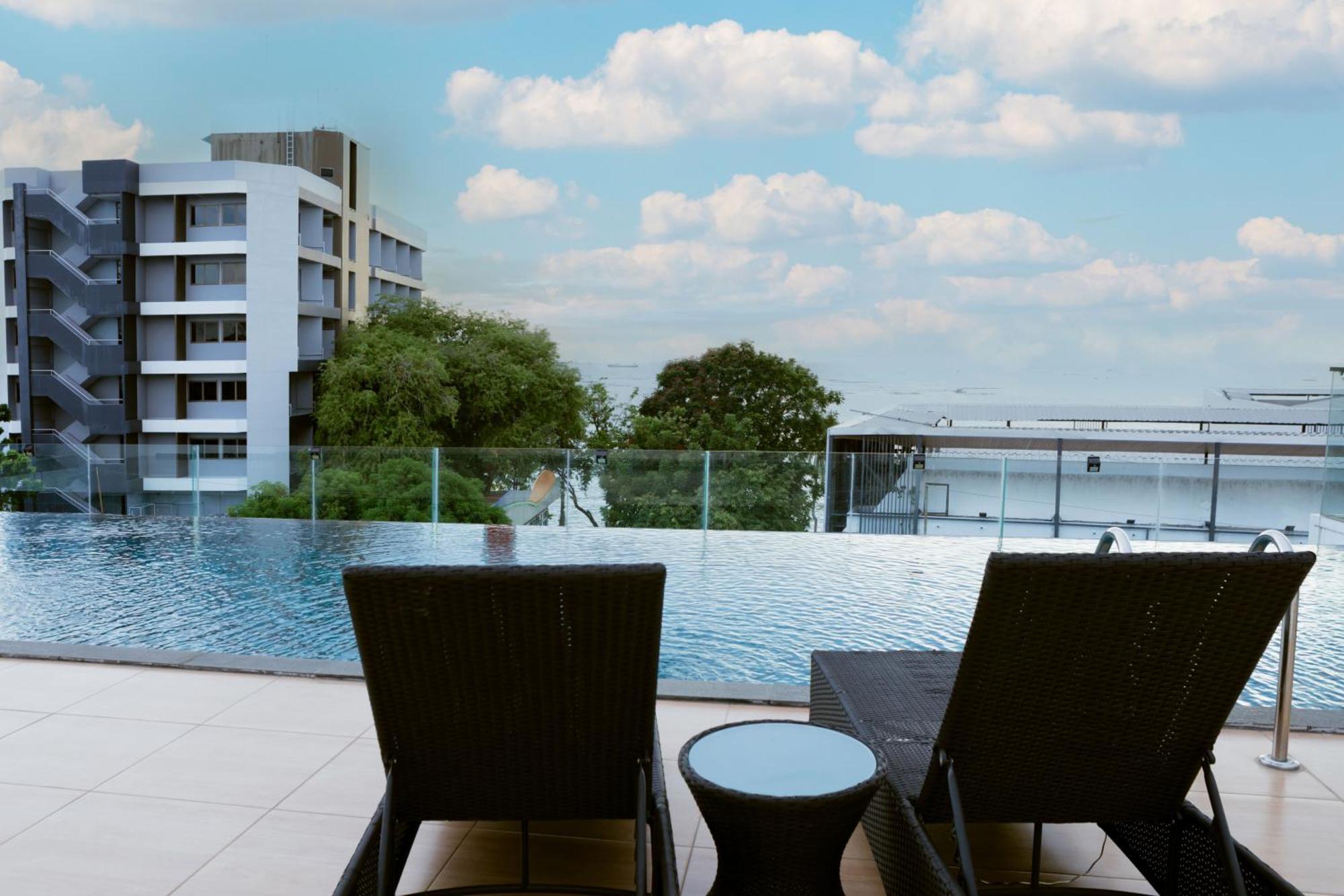 Karin Hotel & Service Apartment - Sha Extra Plus Si Racha Bagian luar foto